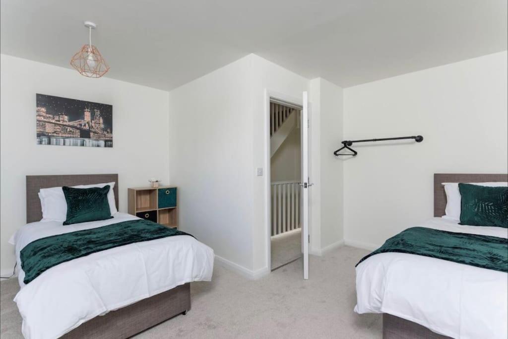 Luxury 3-Bedroom, 2-Bathroom Home Sleeps 7 People Liverpool Eksteriør billede