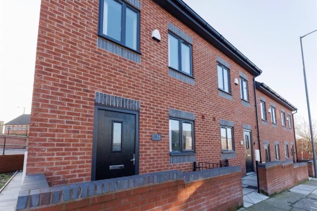 Luxury 3-Bedroom, 2-Bathroom Home Sleeps 7 People Liverpool Eksteriør billede