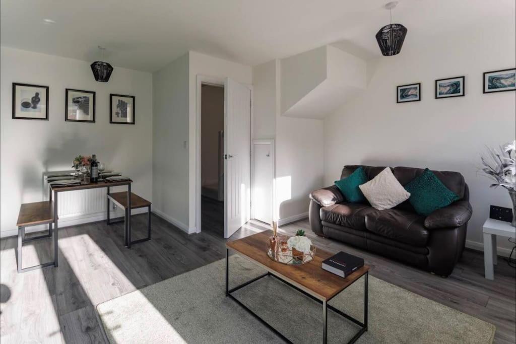 Luxury 3-Bedroom, 2-Bathroom Home Sleeps 7 People Liverpool Eksteriør billede