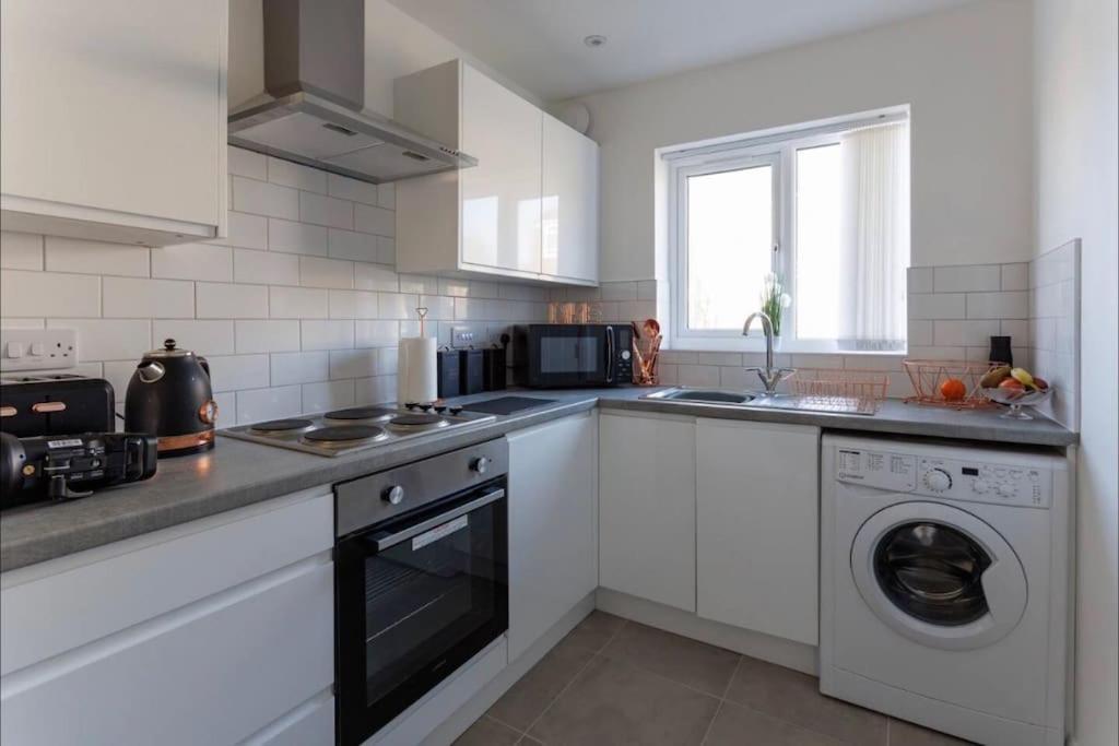 Luxury 3-Bedroom, 2-Bathroom Home Sleeps 7 People Liverpool Eksteriør billede