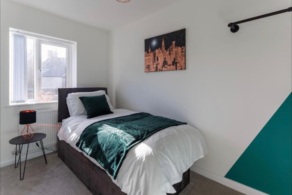 Luxury 3-Bedroom, 2-Bathroom Home Sleeps 7 People Liverpool Eksteriør billede