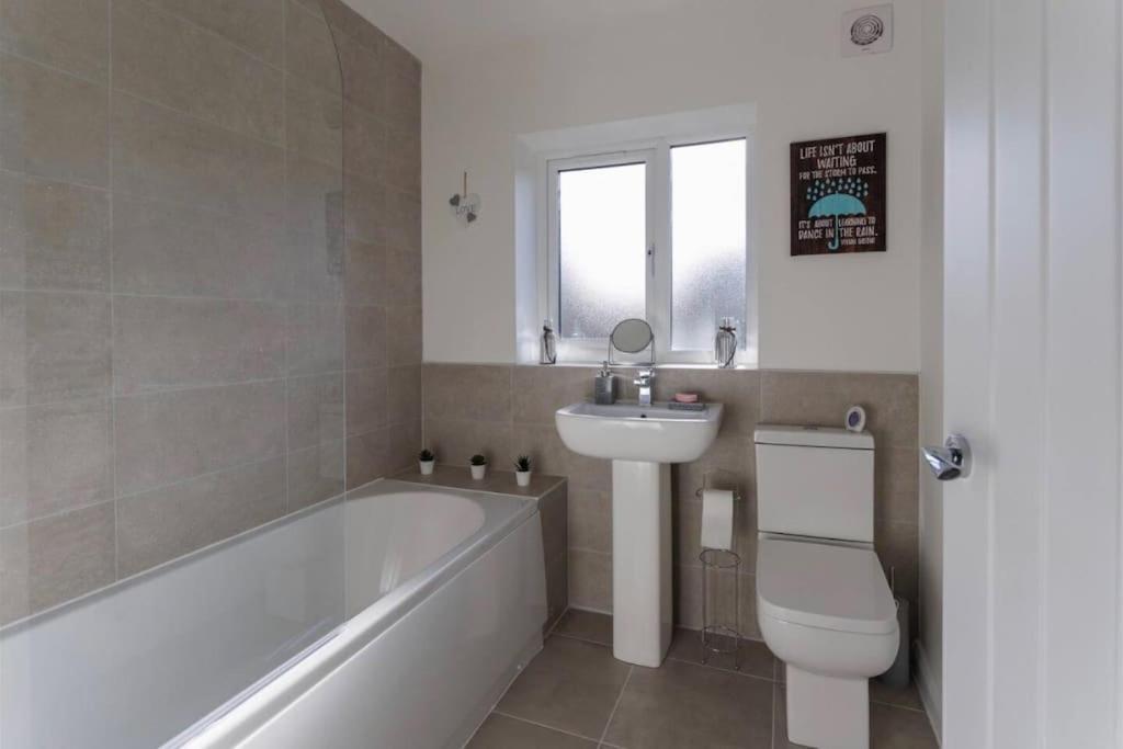 Luxury 3-Bedroom, 2-Bathroom Home Sleeps 7 People Liverpool Eksteriør billede
